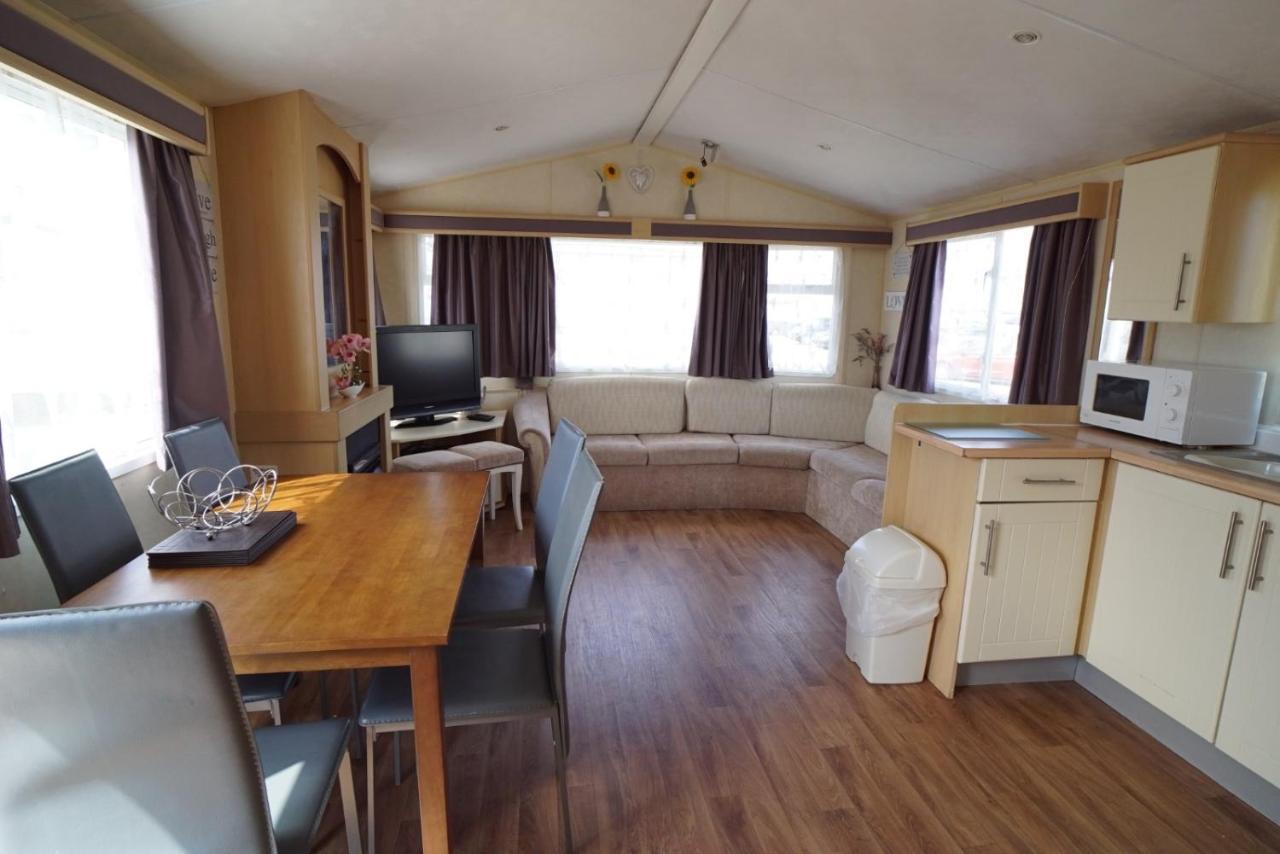 Lyntons 3 Bedroom Caravan Pets Stay Free Linen Included Хечем Экстерьер фото