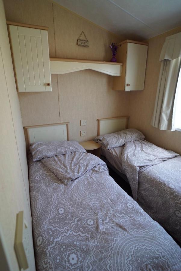 Lyntons 3 Bedroom Caravan Pets Stay Free Linen Included Хечем Экстерьер фото