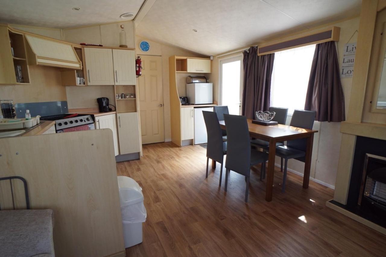 Lyntons 3 Bedroom Caravan Pets Stay Free Linen Included Хечем Экстерьер фото