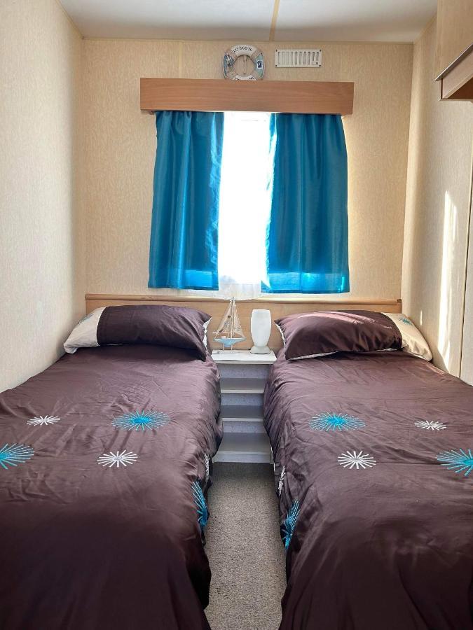 Lyntons 3 Bedroom Caravan Pets Stay Free Linen Included Хечем Экстерьер фото