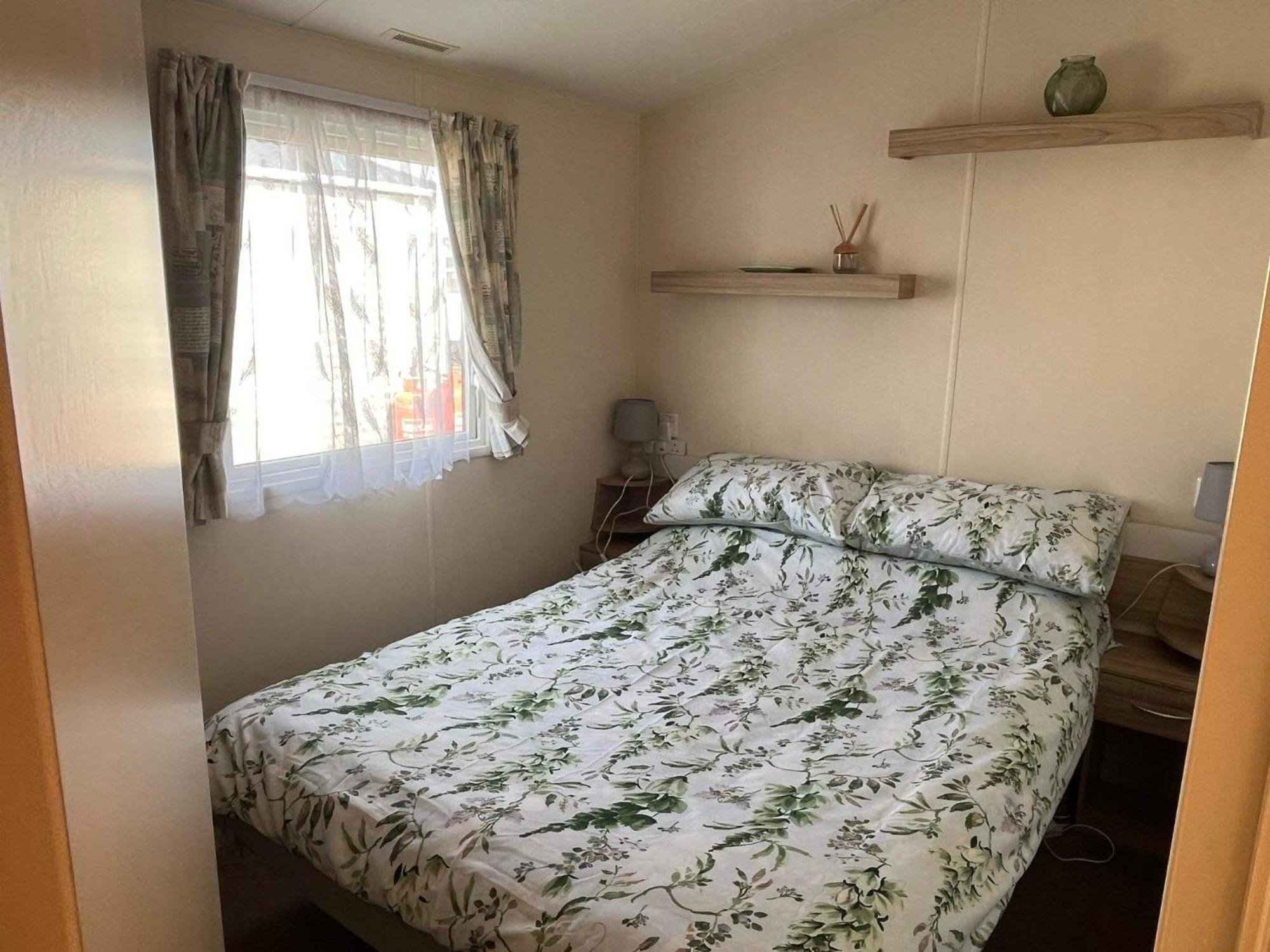 Lyntons 3 Bedroom Caravan Pets Stay Free Linen Included Хечем Экстерьер фото